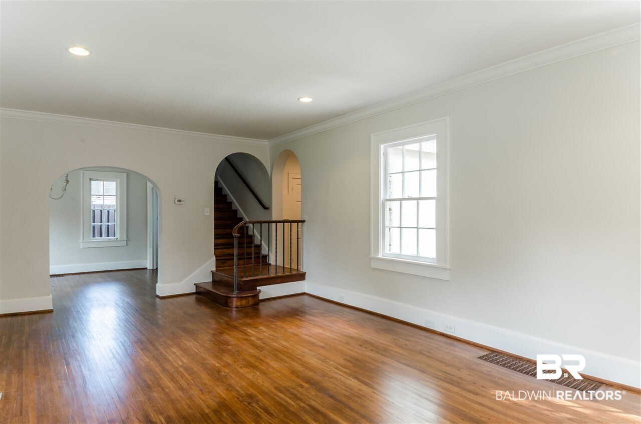 255 McDonald Avenue Mobile, AL 36604 - Photo 7 of 30
