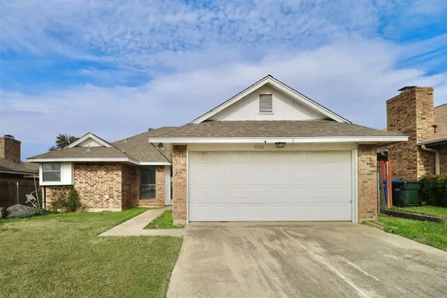 $2,100 | 1014 Willowbrook Trail, Carrollton, TX 75006
