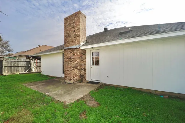 $2,100 | 1014 Willowbrook Trail, Carrollton, TX 75006