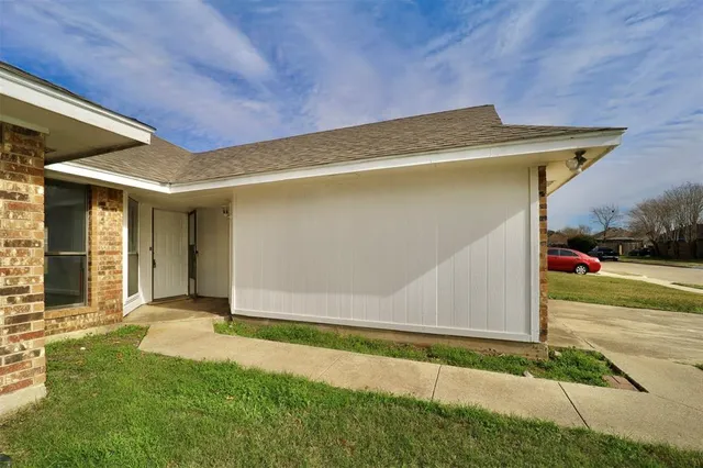 $2,100 | 1014 Willowbrook Trail, Carrollton, TX 75006