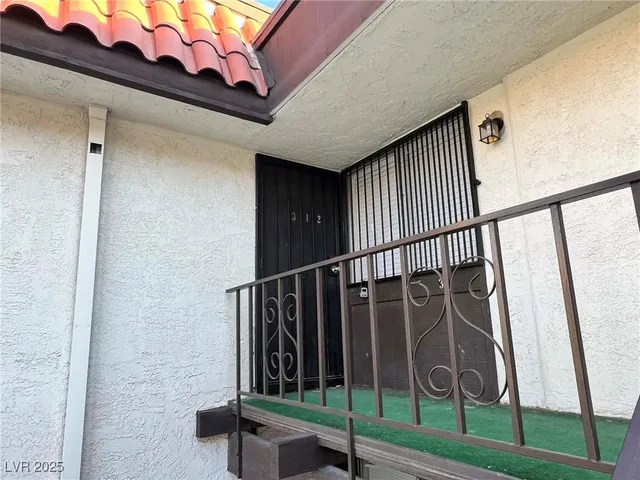 $1,991 | 1405 Vegas Valley Drive, Unit 312, Las Vegas, NV 89169