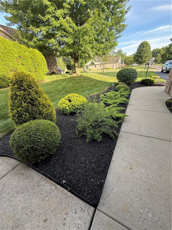 210 Abbey Road New Castle, PA 16105 - Photo 3 of 27