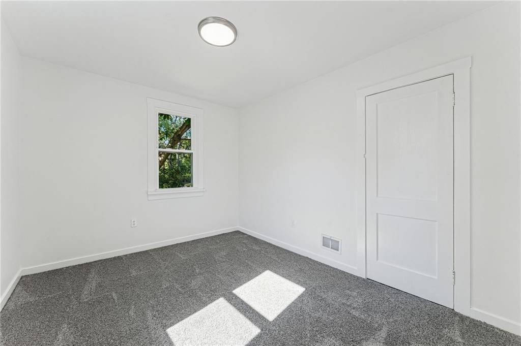 117 Owen Street McKees Rocks, PA 15136 - Photo 27 of 35 an empty room with a window