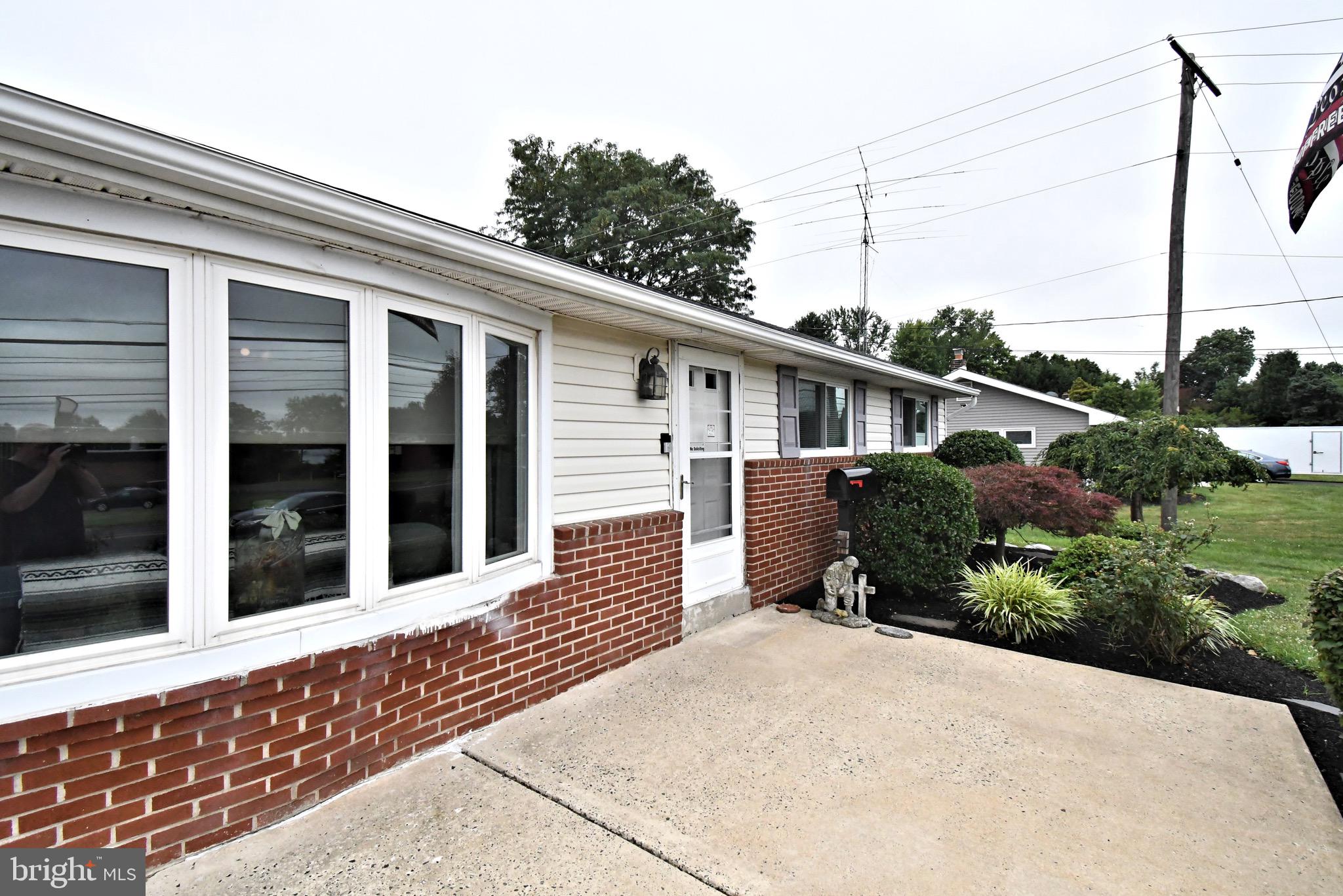 261 Valley Road Warminster, PA 18974 - Photo 6 of 51