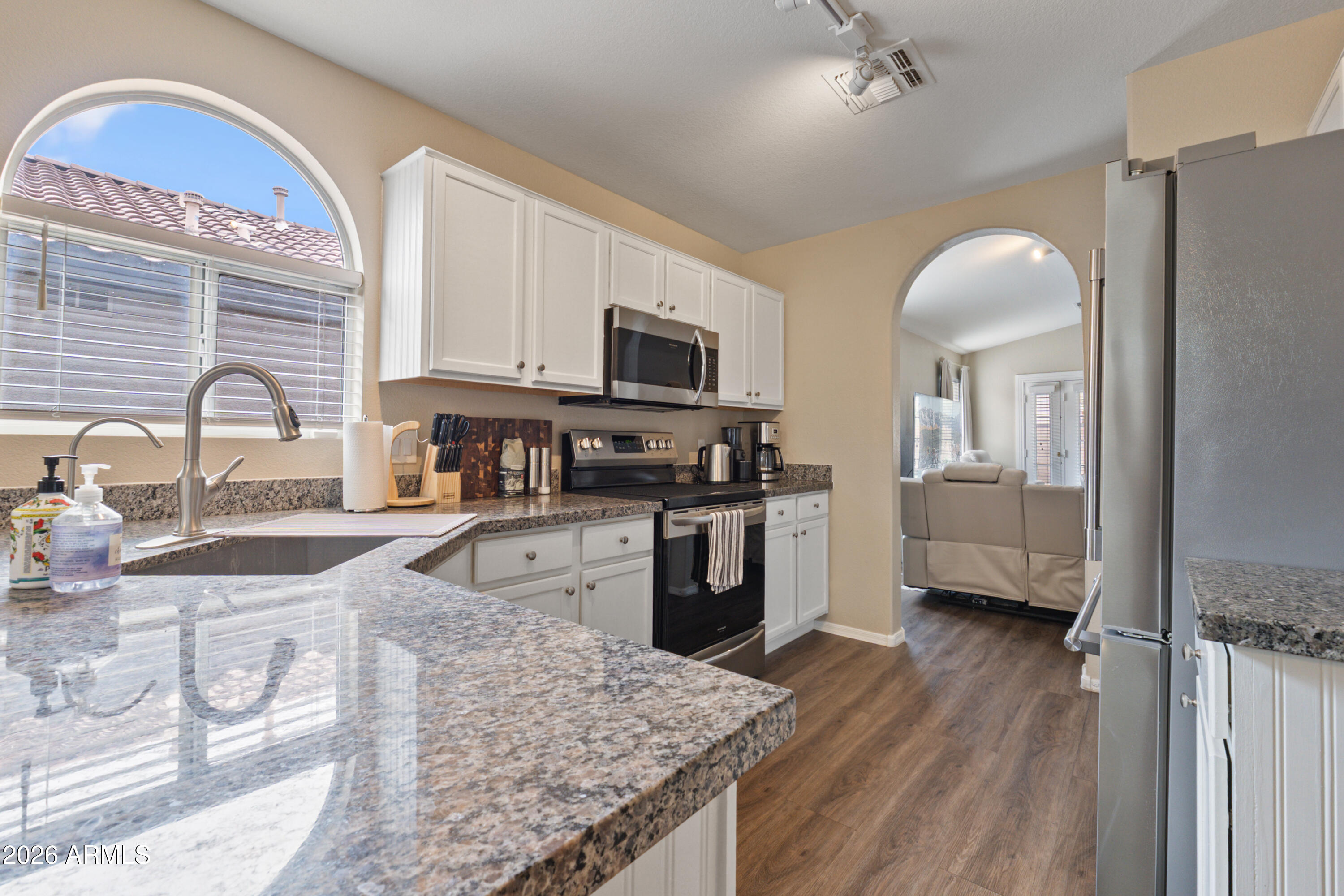 1291 South Cardinal Street Gilbert, AZ 85296 - Photo 5 of 35
