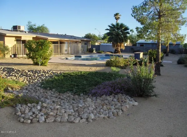 a view of a house with a backyard