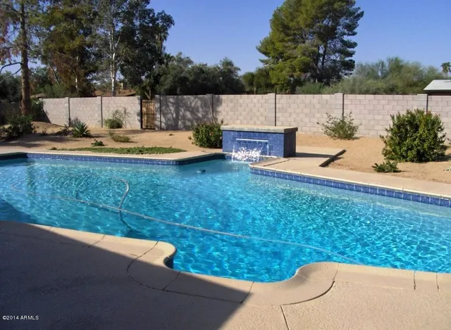 a view of back yard of the house