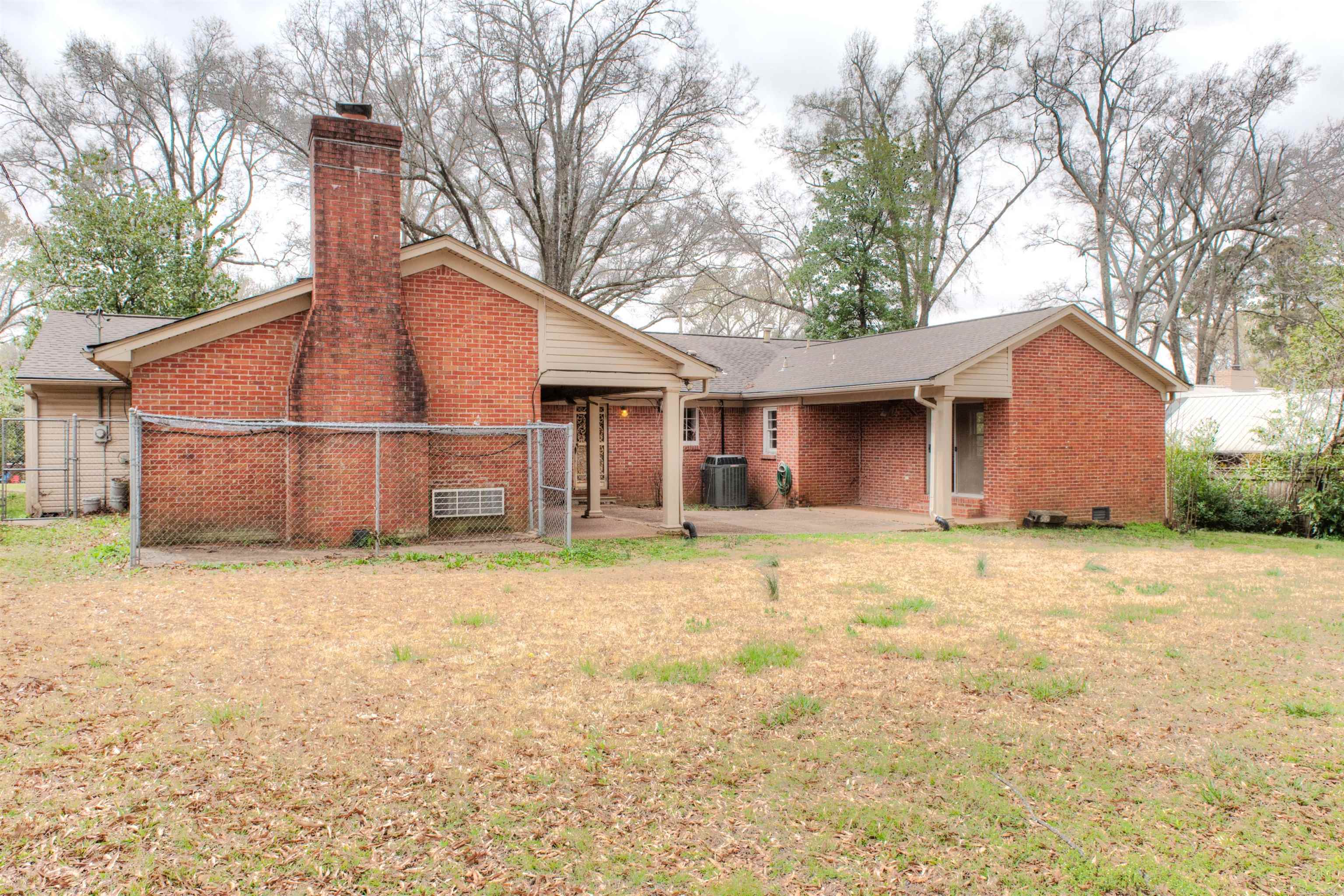 5270 Cole Road Memphis, TN 38120 - Photo 18 of 20 There is also a Dog Run, in case you need it!