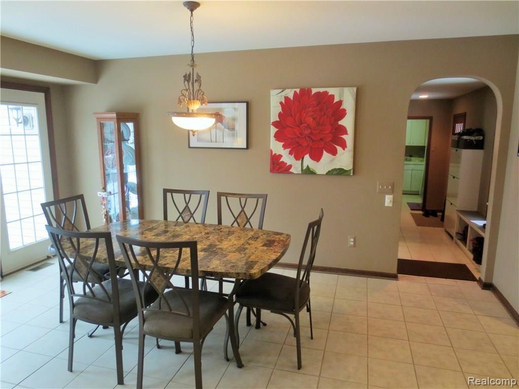 7960 Perry Lake Road Clarkston, MI 48348 - Photo 20 of 60 BREAKFAST ROOM
