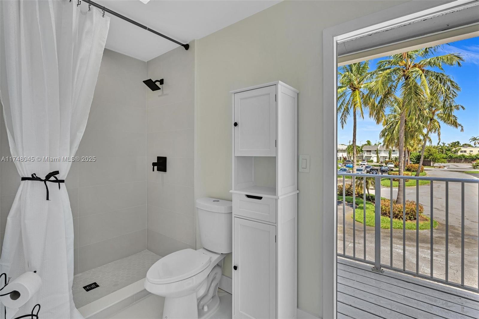 4107 Northeast 21st Terrace Lighthouse Point, FL 33064 - Photo 21 of 38