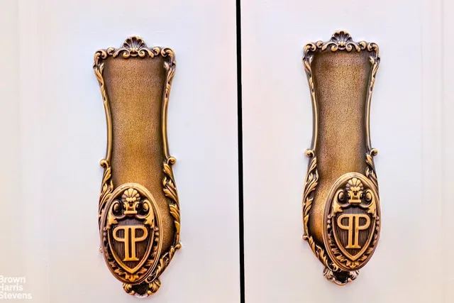 a view of multiple house with outdoor space