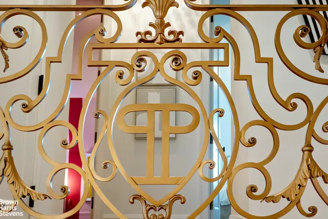 a view of an entryway with a workspace