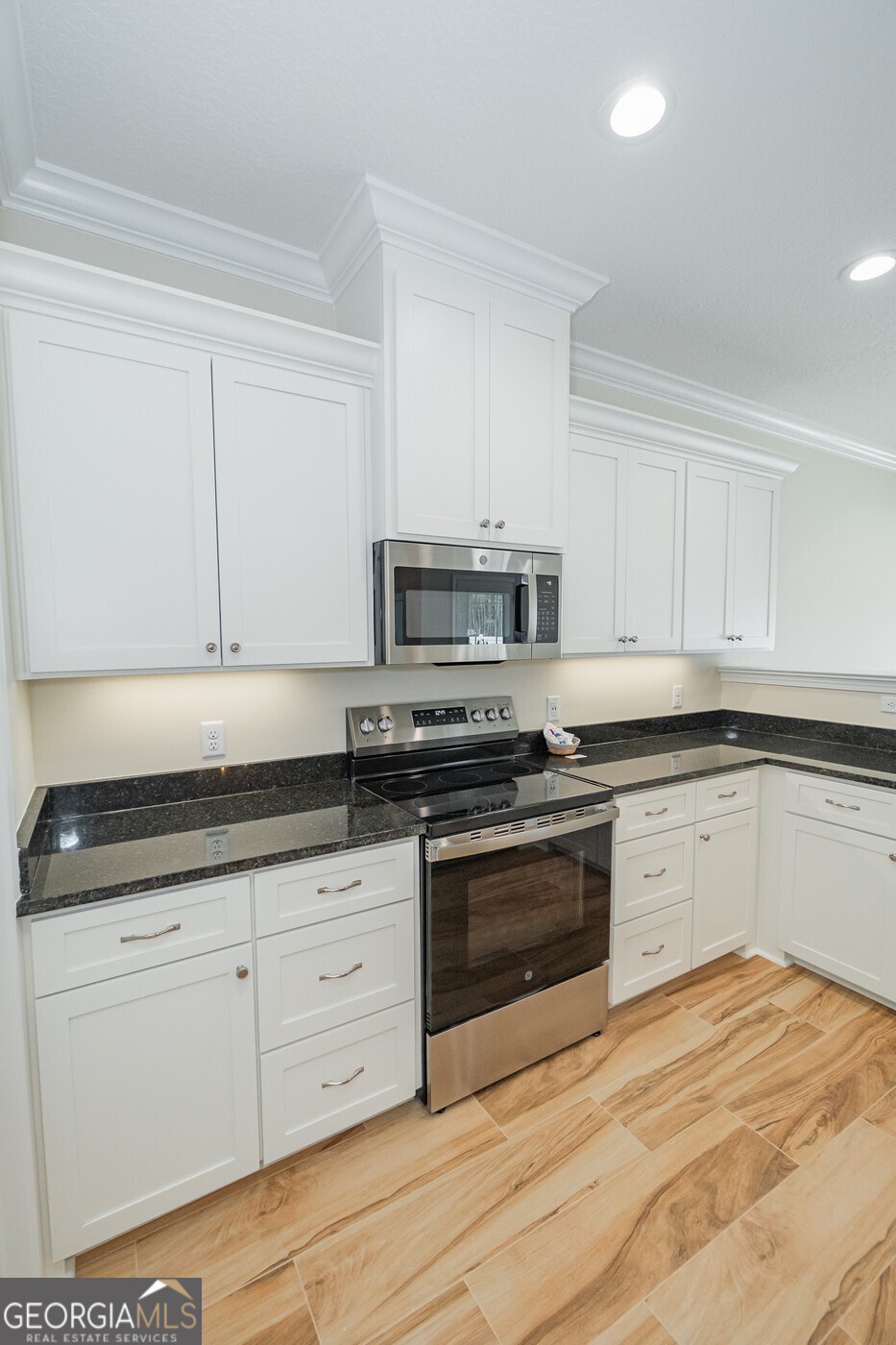 214 The Villas Way Kingsland, GA 31548 - Photo 6 of 47 a kitchen with granite countertop white cabinets and appliances