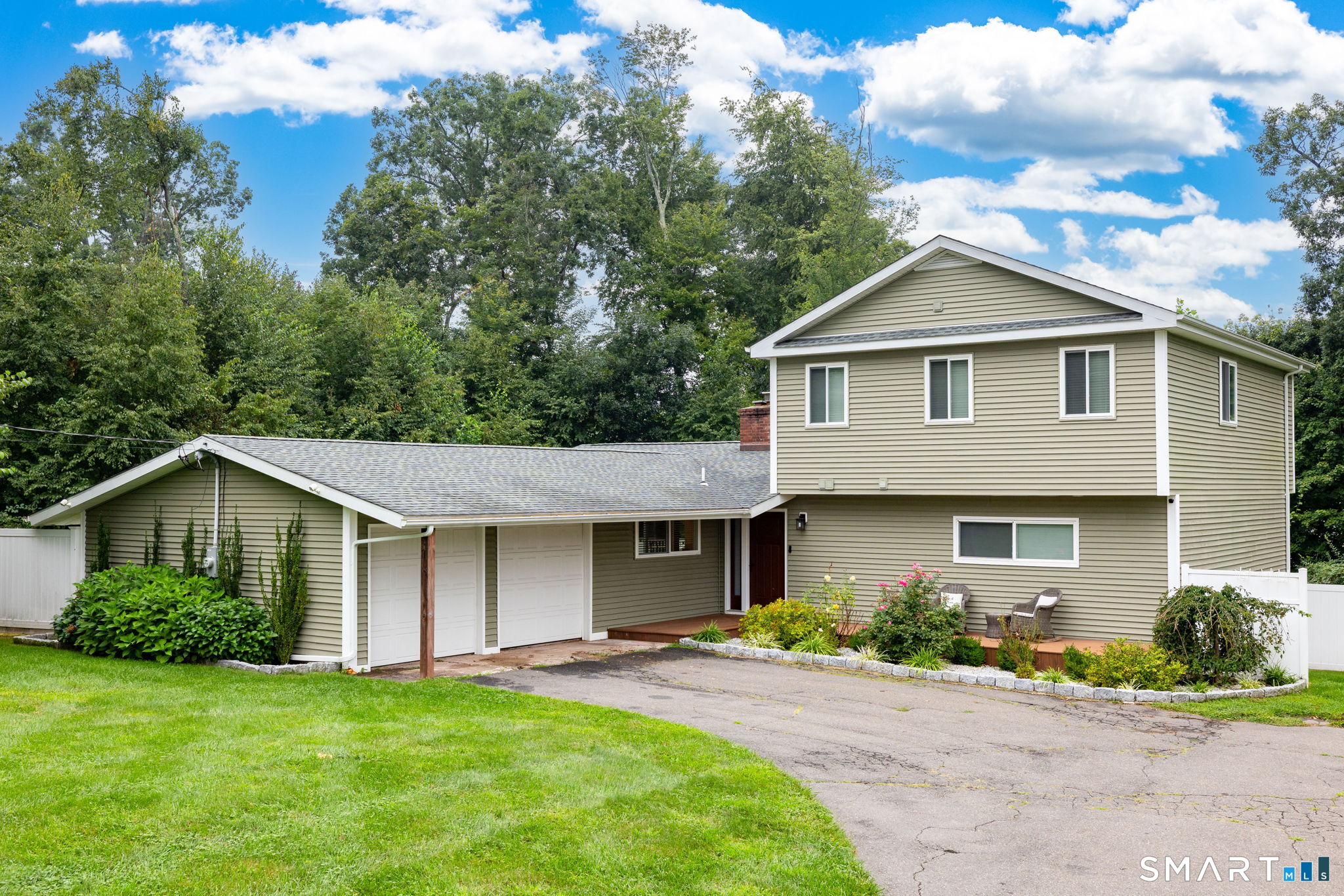 51 October Hill Road Hamden, CT 06518 - Photo 3 of 40 Gallery Image 3