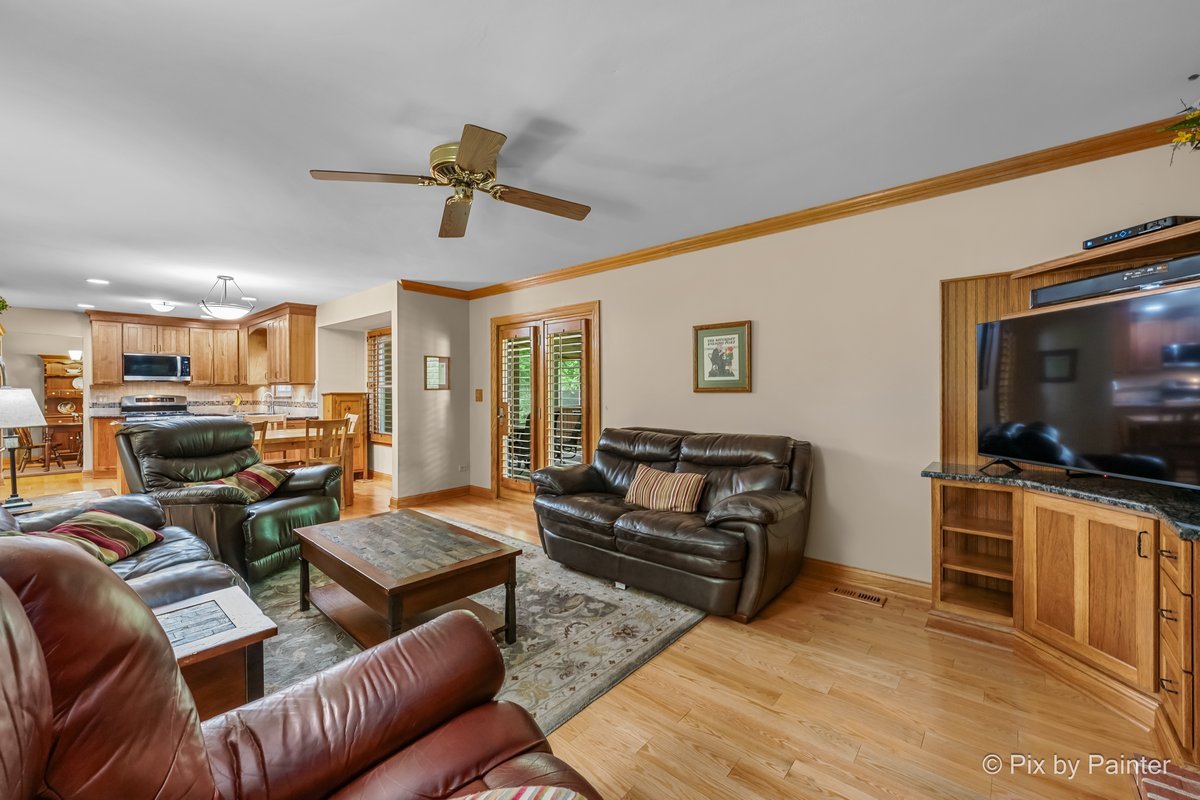 9901 Fox Bluff Lane Spring Grove, IL 60081 - Photo 14 of 44