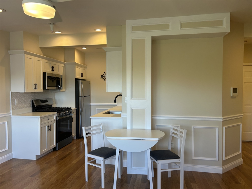 141 Chestnut Street, Unit 301 Needham, MA 02492 - Photo 2 of 7