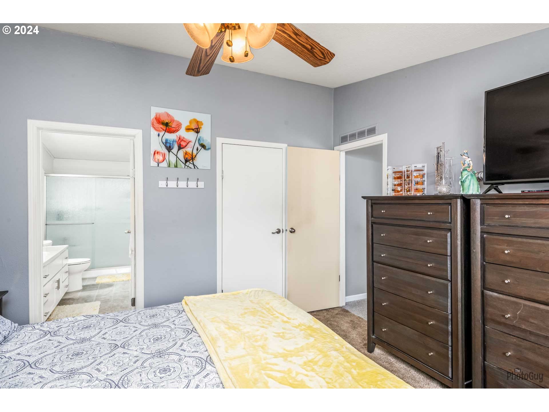 90640 Marcola Road Springfield, OR 97478 - Photo 18 of 40 a bed room with a bed and a television