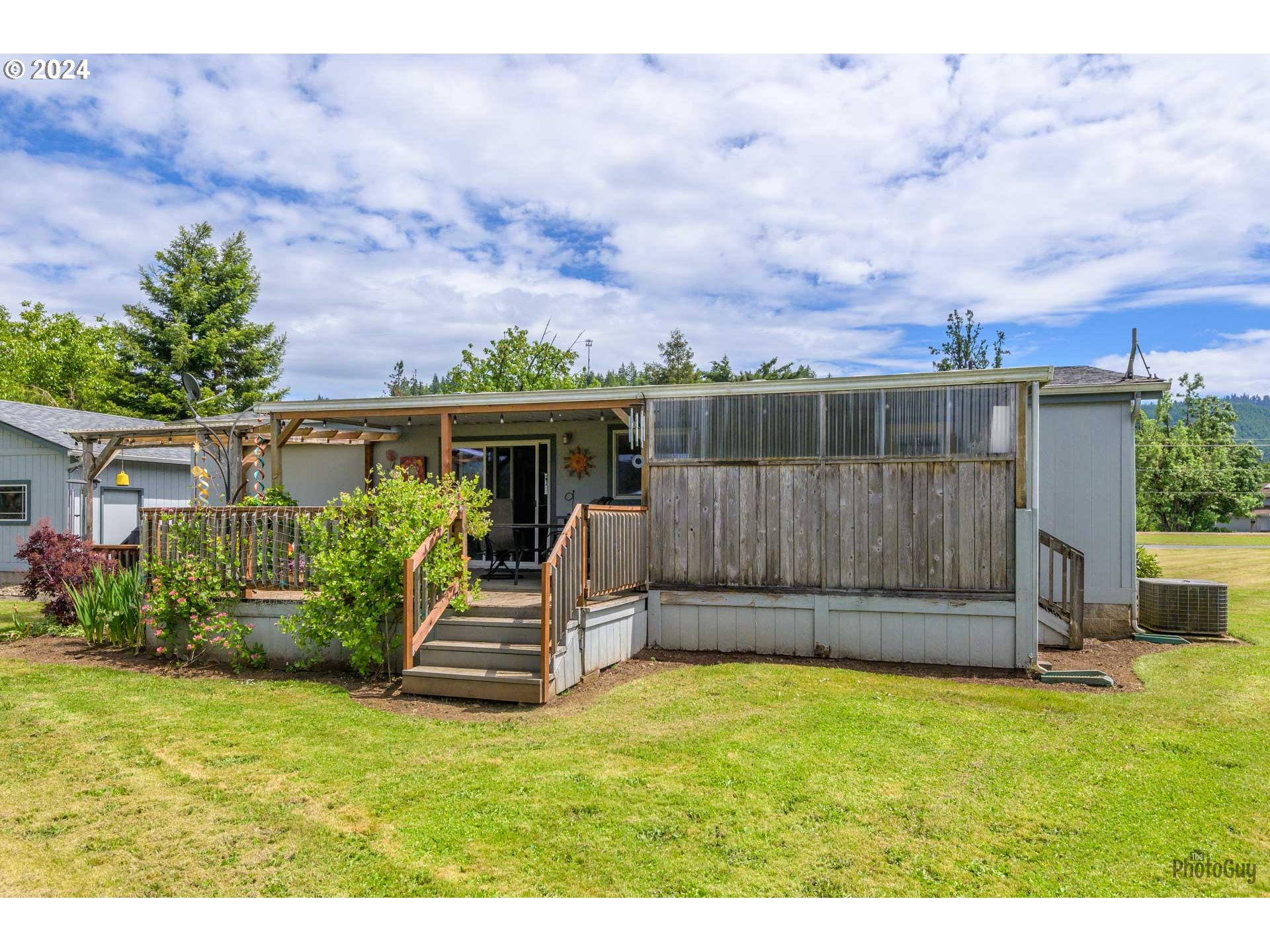 90640 Marcola Road Springfield, OR 97478 - Photo 26 of 40 a garden view with a seating space