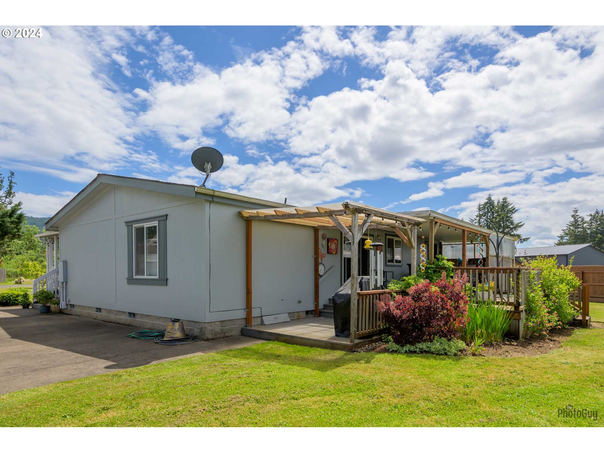 90640 Marcola Road Springfield, OR 97478 - Photo 29 of 40 a view of a house with backyard and sitting area