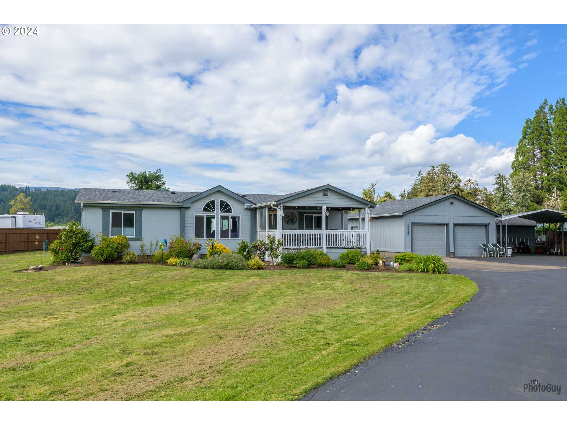 90640 Marcola Road Springfield, OR 97478 - Photo 34 of 40 a front view of a house with a garden