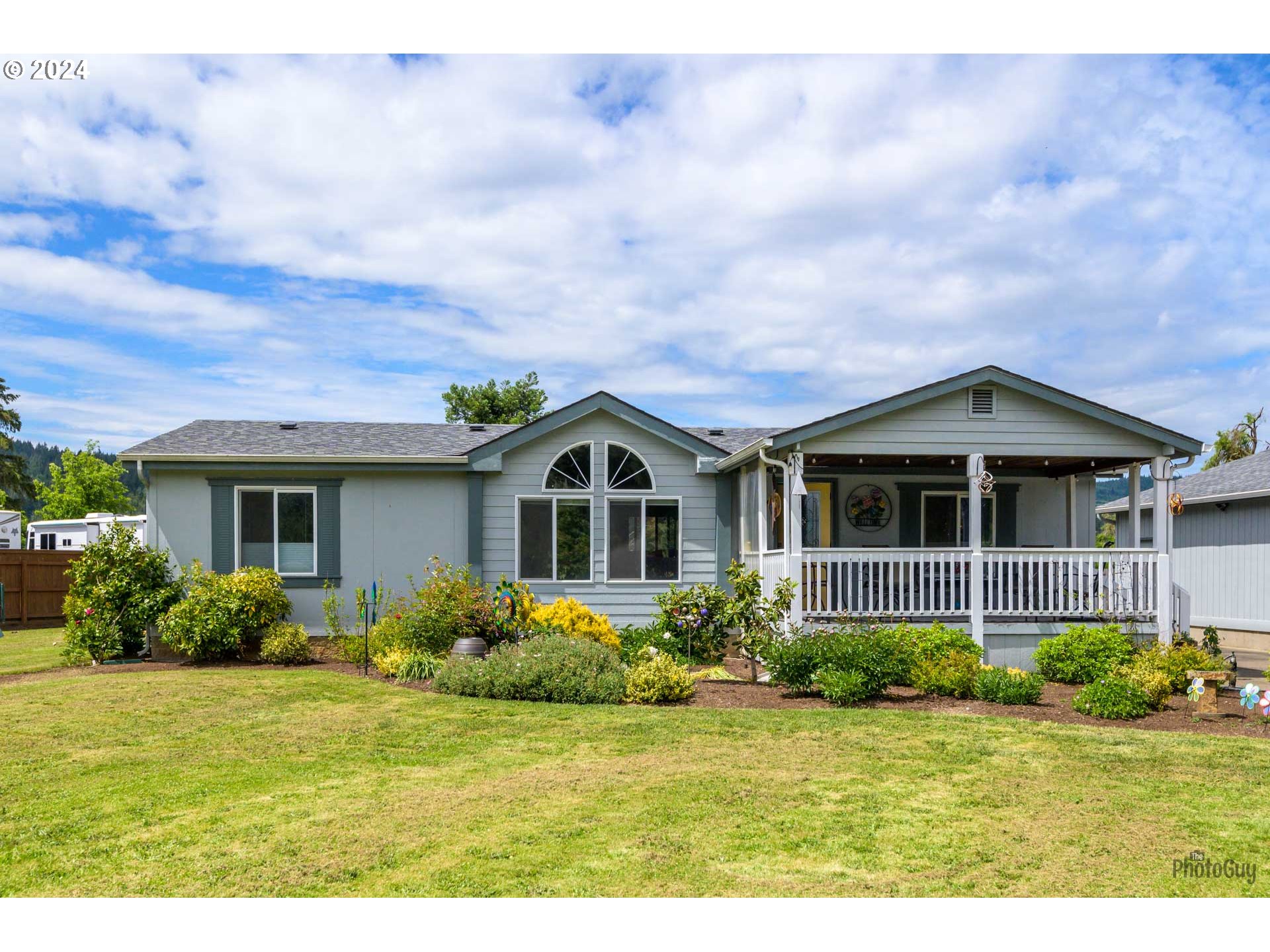 90640 Marcola Road Springfield, OR 97478 - Photo 5 of 40 a front view of a house with garden