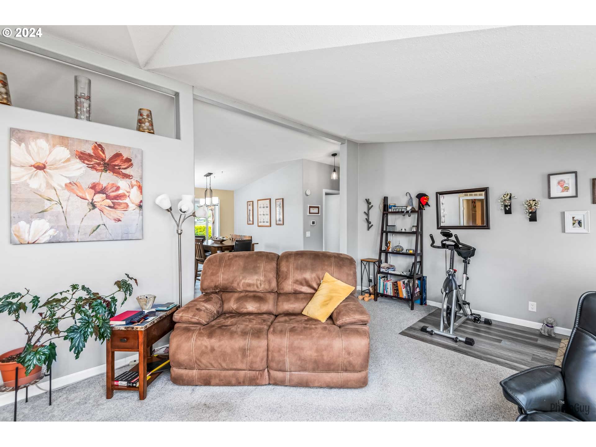 90640 Marcola Road Springfield, OR 97478 - Photo 8 of 40 a living room with furniture and wooden floor
