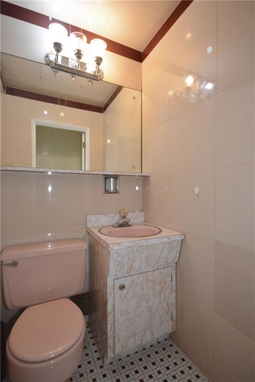 101 Colonial Drive McKees Rocks, PA 15136 - Photo 11 of 25 Main floor powder room