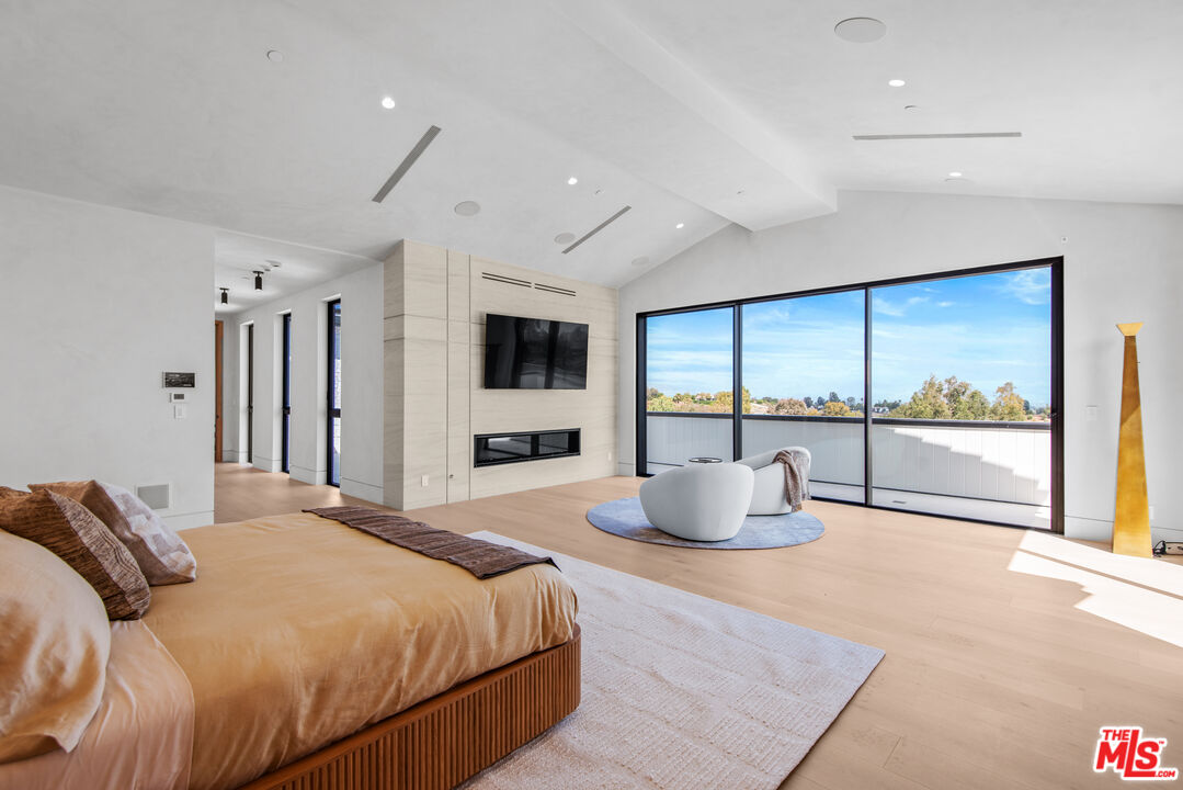 5340 Whitman Road Hidden Hills, CA 91302 - Photo 33 of 57 a bedroom with a large bed and a large window