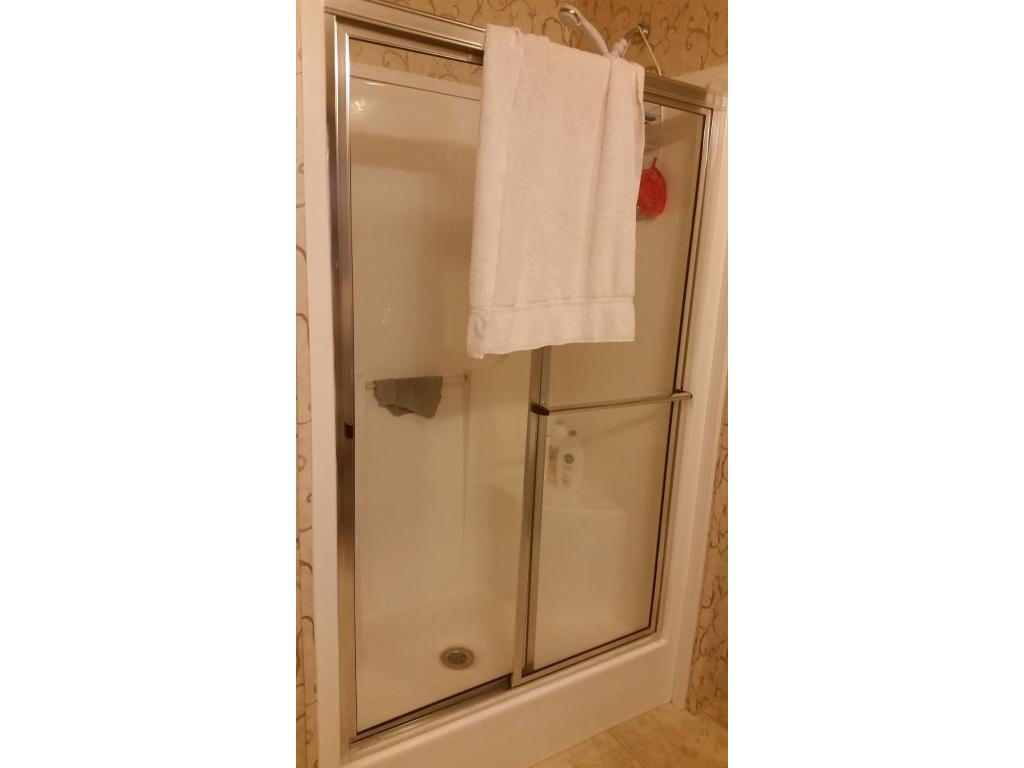 998 Gosnell Susong Road Greeneville, TN 37743 - Photo 13 of 18 Master shower