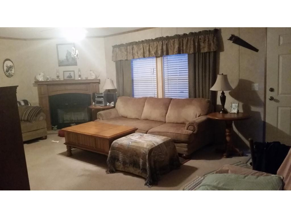 998 Gosnell Susong Road Greeneville, TN 37743 - Photo 5 of 18 Living roon doublewide