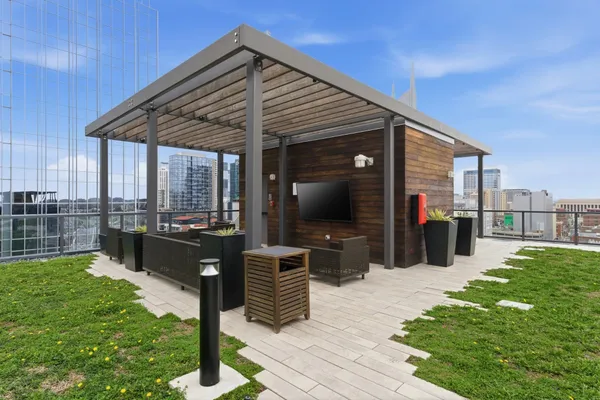 a view of an outdoor space