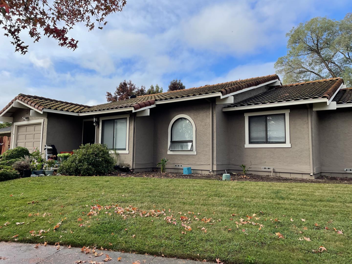 6790 Filbro Drive Gilroy, CA 95020 - Photo 37 of 43 a front view of a house with garden