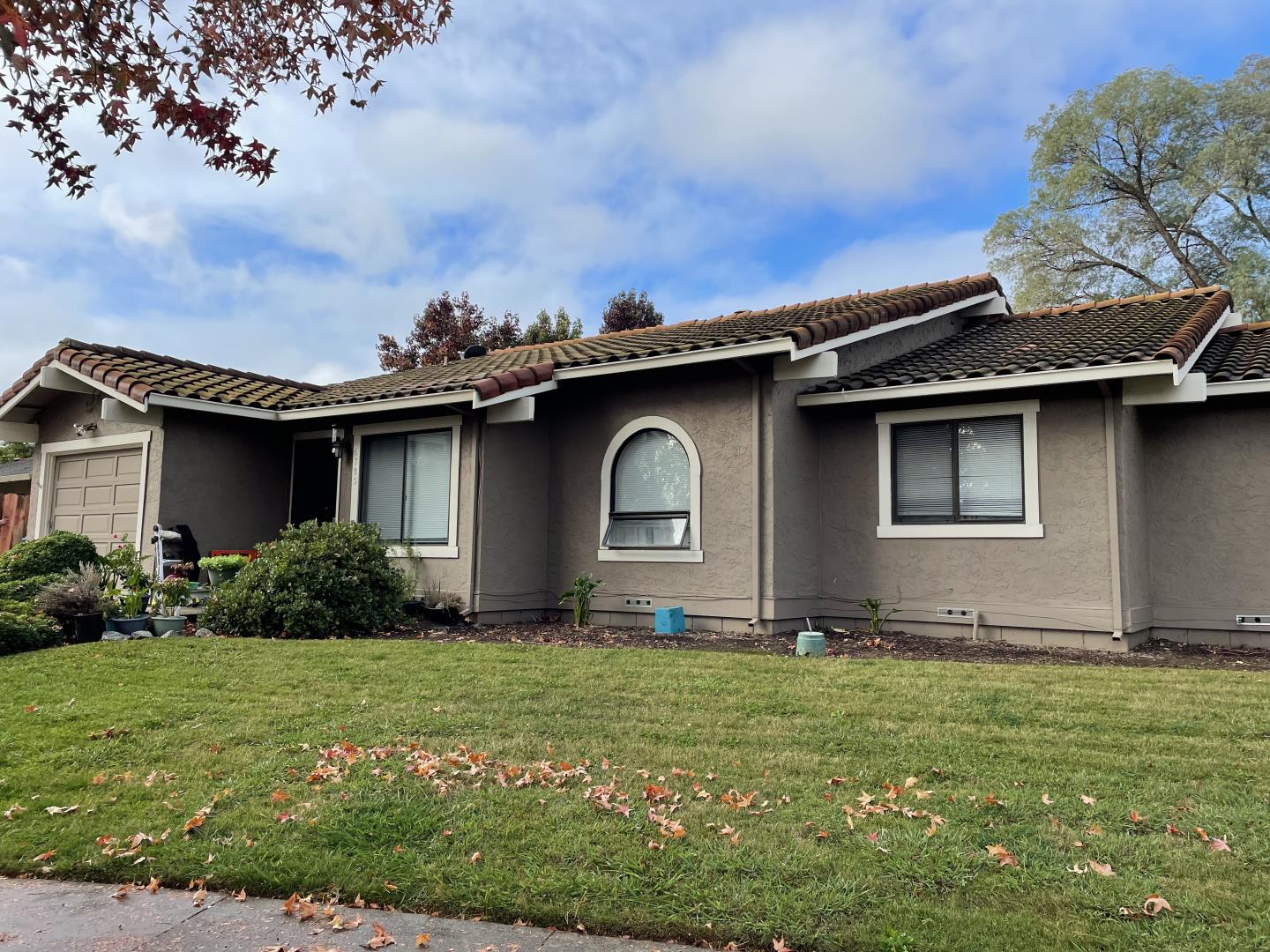 6790 Filbro Drive Gilroy, CA 95020 - Photo 38 of 43 a front view of house with yard and green space