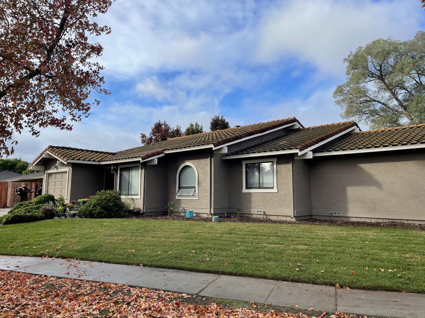 6790 Filbro Drive Gilroy, CA 95020 - Photo 41 of 43 a front view of a house with a garden