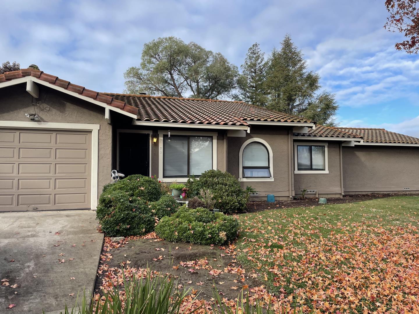 6790 Filbro Drive Gilroy, CA 95020 - Photo 7 of 43 a front view of a house with garden