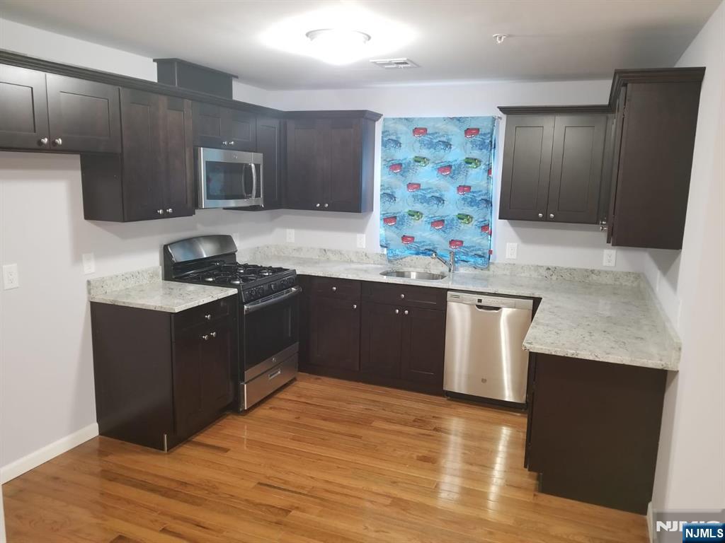 576 South 11th Street Newark, NJ 07103 - Photo 5 of 18