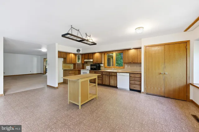 $834,900 | 2 Carriage Lane, Chester Springs, PA 19425