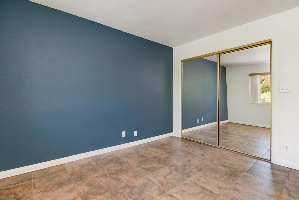 640 West Solana Circle, Unit 1 Solana Beach, CA 92075 - Photo 28 of 42 an empty room with mirror