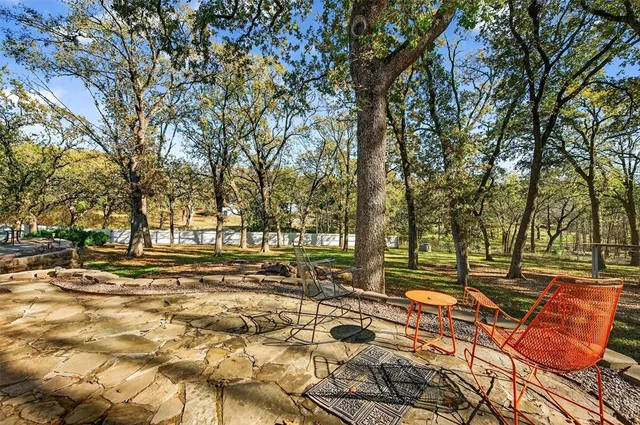 a view of back yard of the house