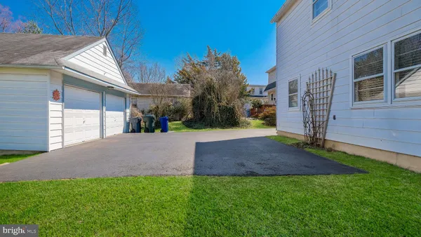 a view of outdoor space yard and porch