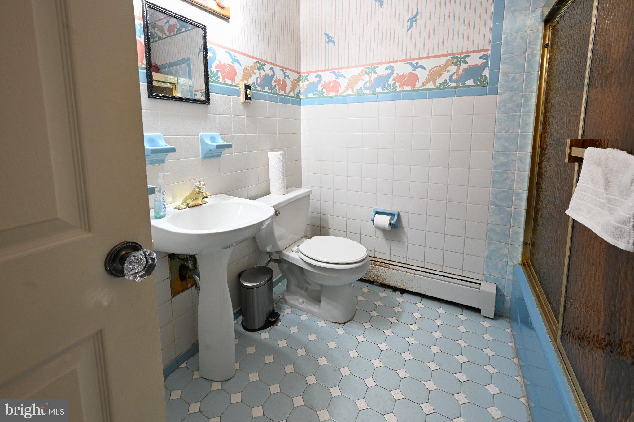 313 Trenton Road Fairless Hills, PA 19030 - Photo 19 of 25 Main Level Full Bathroom