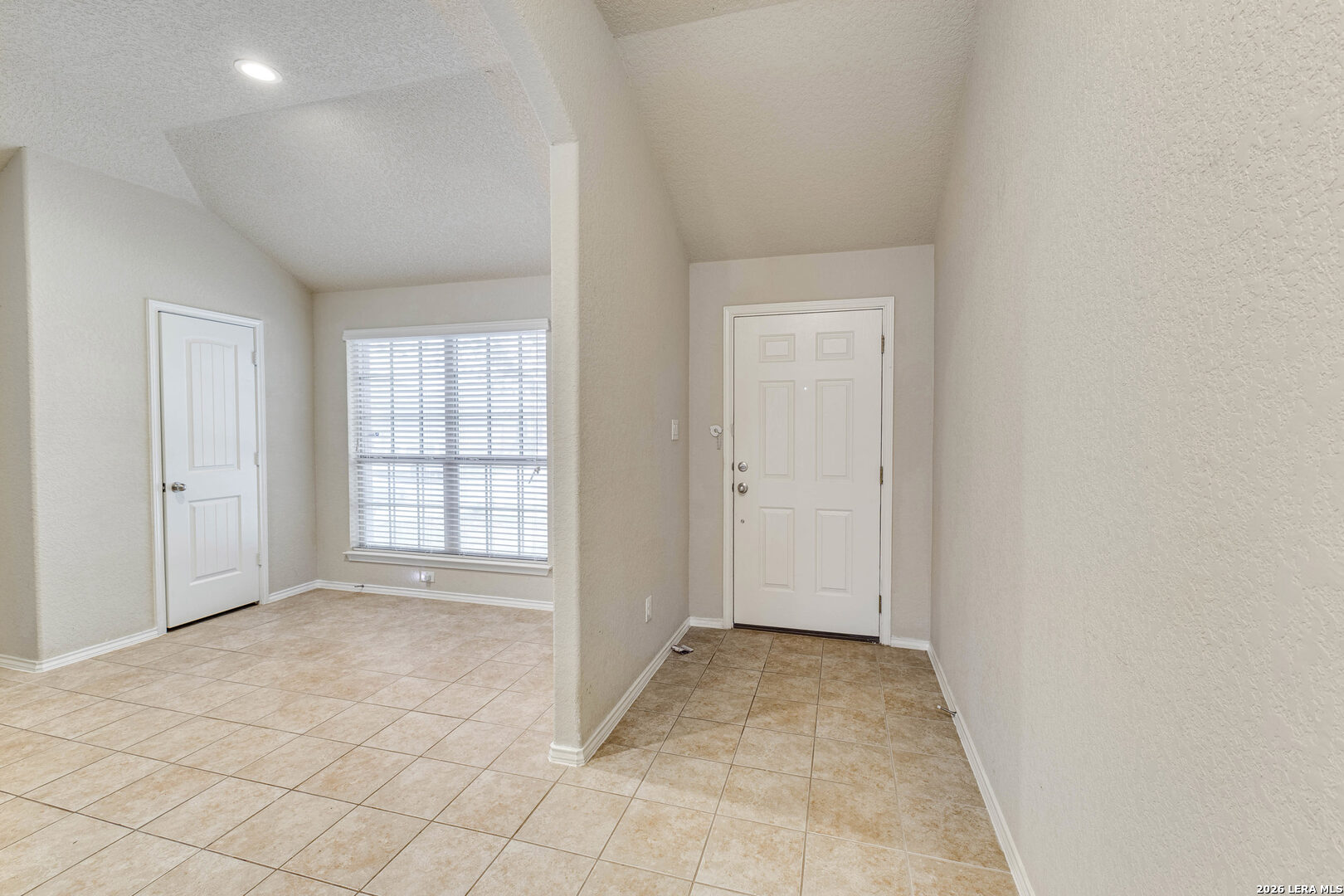 348 Buckboard Lane Cibolo, TX 78108 - Photo 16 of 23 an empty room with windows