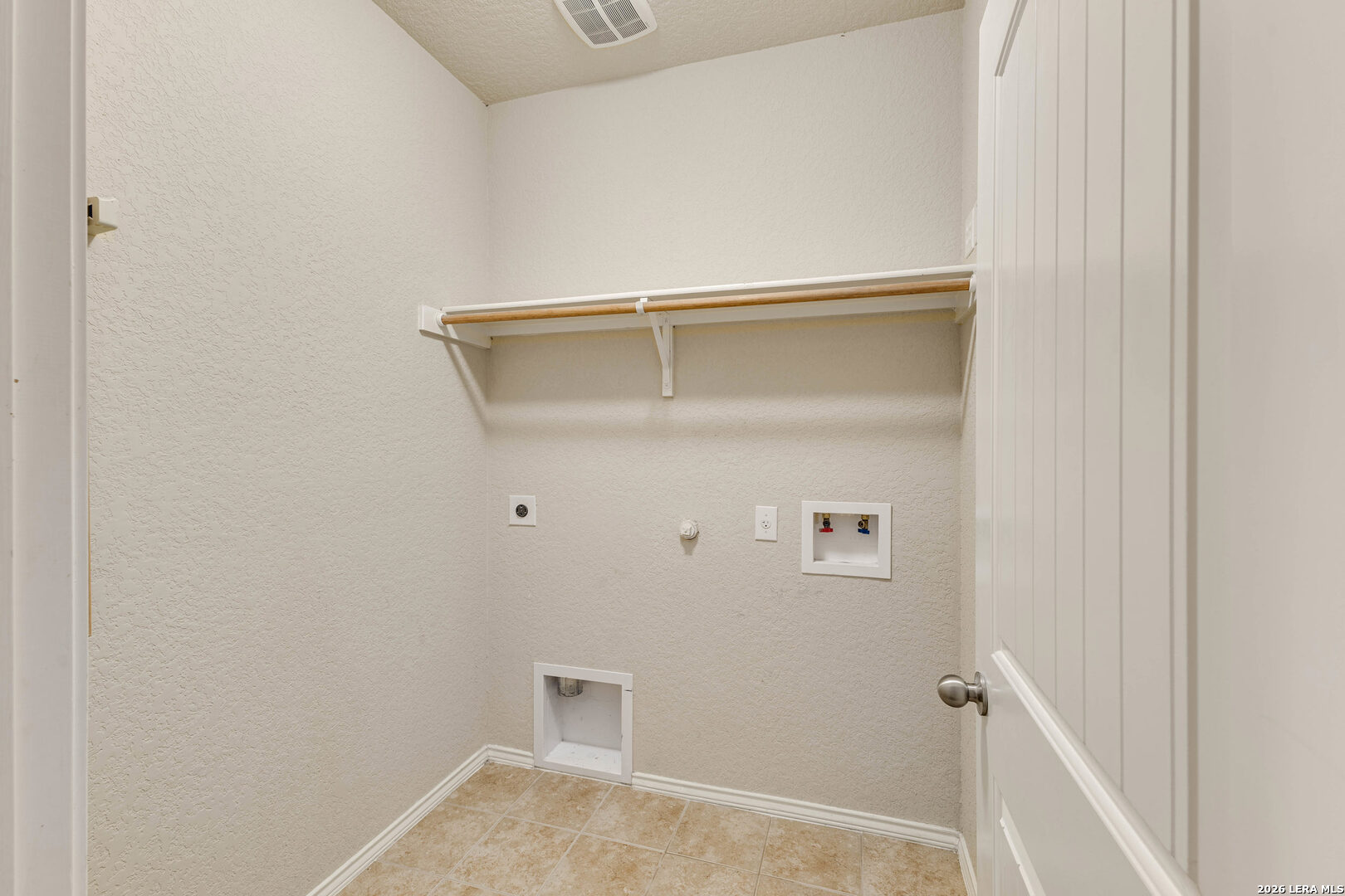 348 Buckboard Lane Cibolo, TX 78108 - Photo 9 of 23 a view of closet
