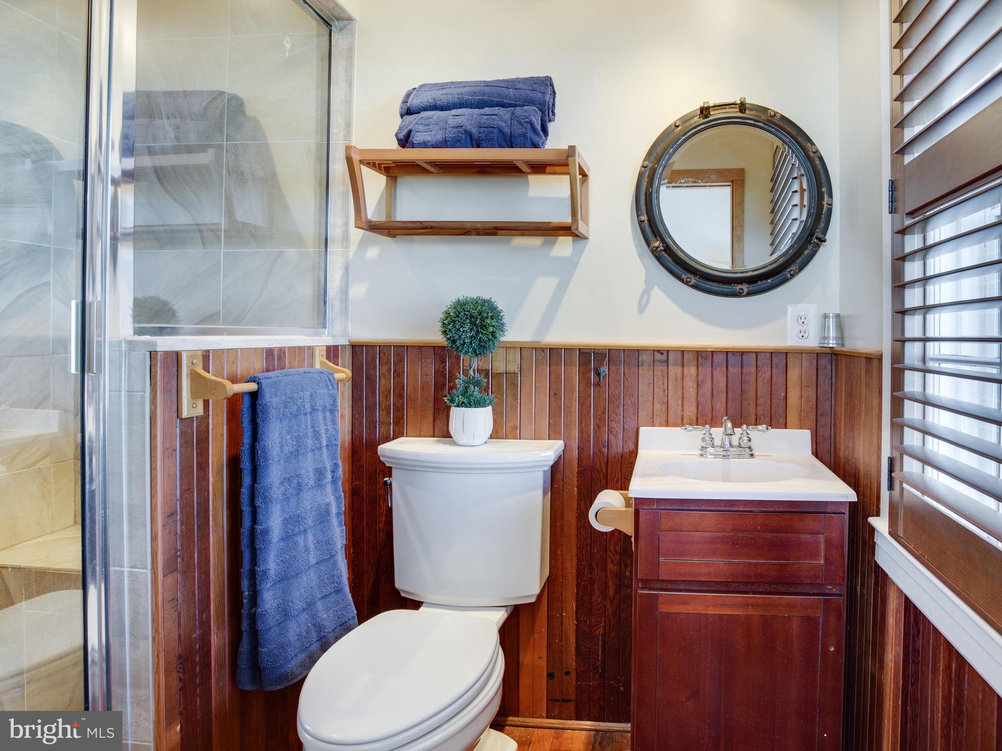 4737 Oak Road Shady Side, MD 20764 - Photo 15 of 30 Private bath in bedroom 2