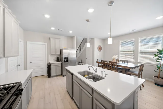 $2,500 | 17466 Buckeye Branch, Conroe, TX 77385