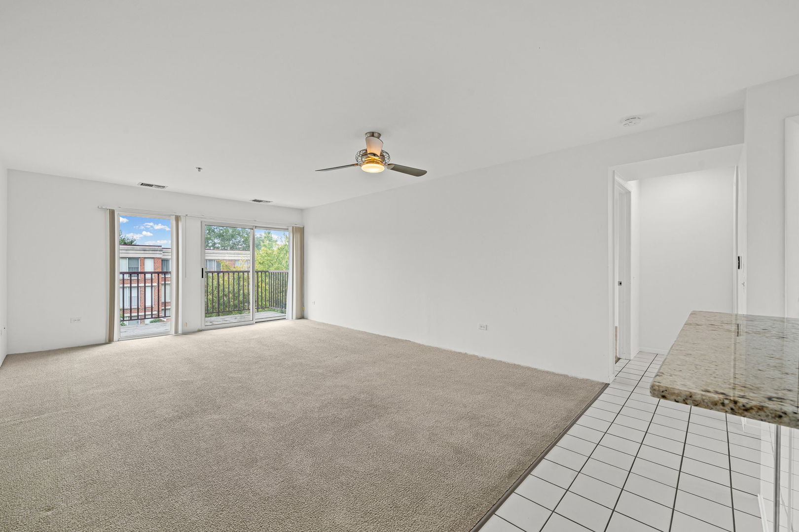 382 Kelburn Road, Unit 321 Deerfield, IL 60015 - Photo 2 of 17 Gallery Image 2