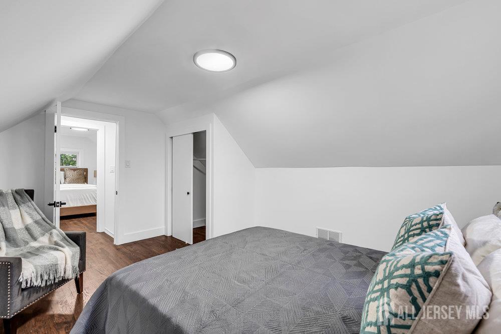 99 Crestview Road Fords, NJ 08863 - Photo 26 of 36 a bedroom with a bed and a chair