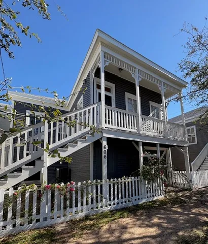$1,700 | 606 14th Street, Galveston, TX 77550
