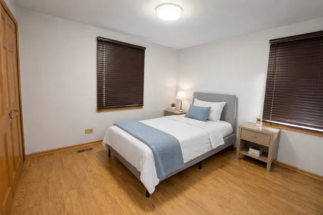 $429,500 | 862 Omaha Court, Carol Stream, IL 60188