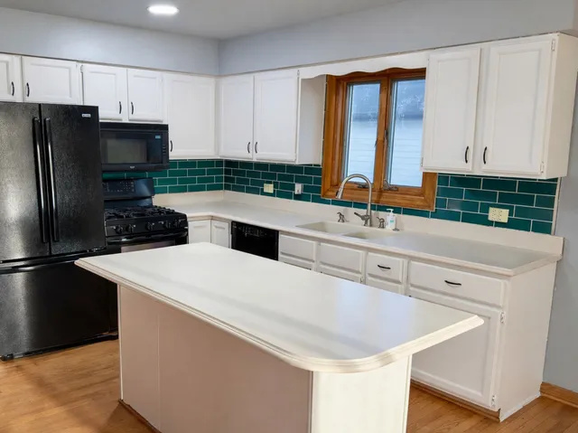 $429,500 | 862 Omaha Court, Carol Stream, IL 60188